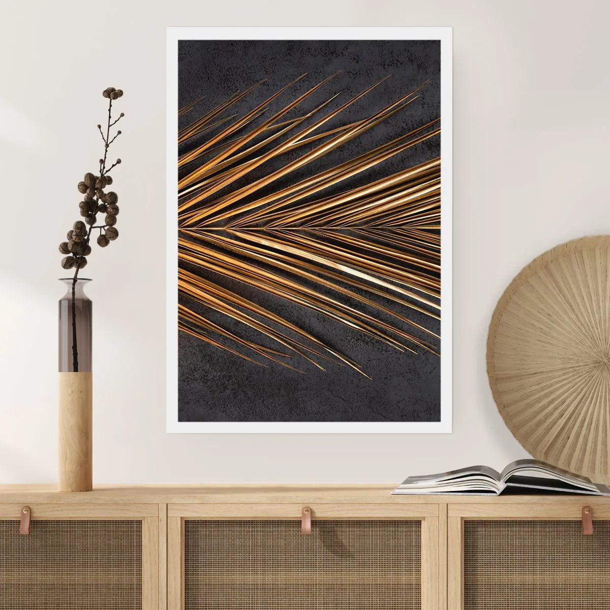 Póster - Hojas doradas sobre un fondo oscuro. - 50x70cm - El oro de los trópicos - Decoración de pared moderna para salón y dormitorio ARTTOR