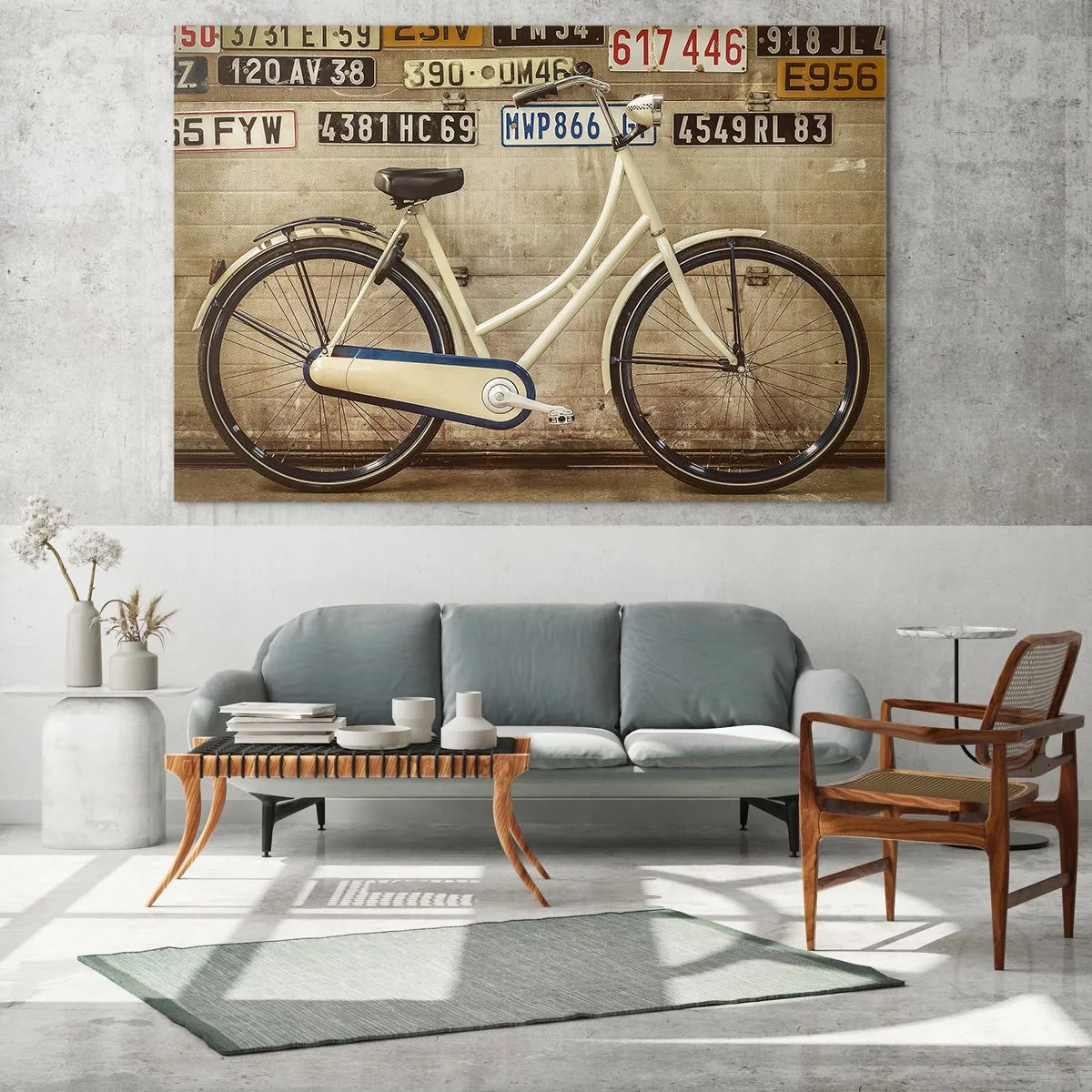 Cuadro sobre vidrio - Impresiones sobre Vidrio - Una bicicleta vieja contra una pared con matrículas. - 70x50cm - No hay complejos - Decoración de pared moderna para salón y dormitorio ARTTOR