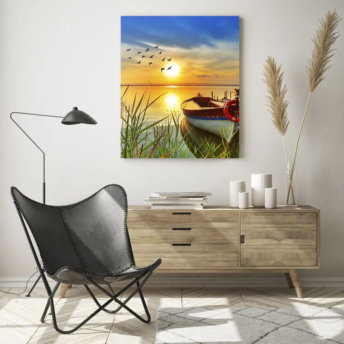 Cuadro sobre vidrio - Impresiones sobre Vidrio - Un barco en un lago al atardecer con pájaros en el cielo. - 50x70cm - Los cormoranes están volando - Decoración de pared moderna para salón y dormitorio ARTTOR
