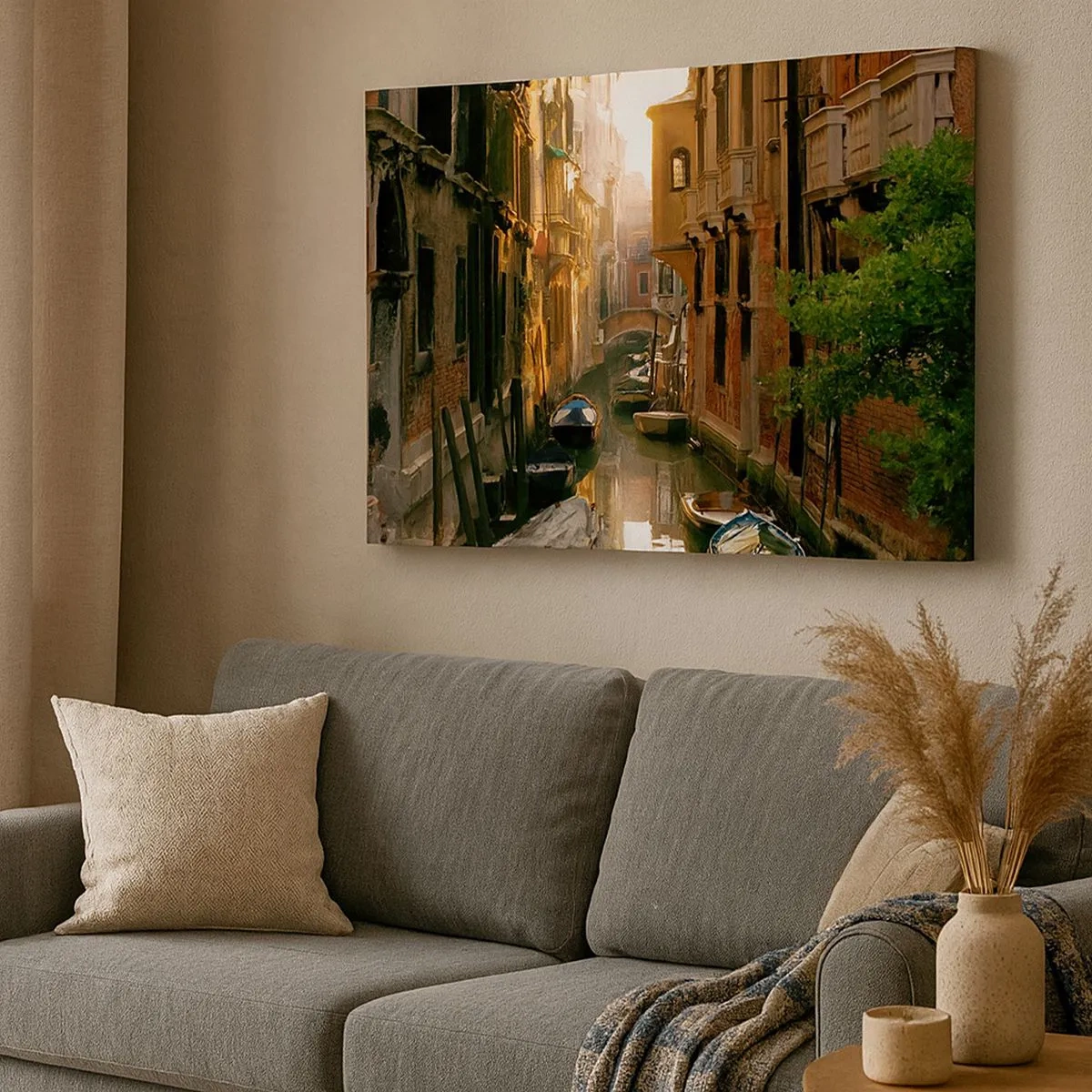 Cuadro sobre lienzo - Impresión de Imagen - Un pintoresco canal en Venecia con barcos y un puente. - 70x50cm - En un callejón veneciano - Decoración de pared moderna para salón y dormitorio ARTTOR