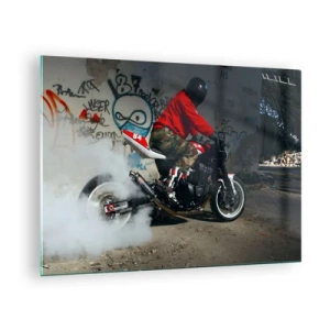 Cuadro sobre vidrio - Impresiones sobre Vidrio - Motociclista en acción en un entorno industrial. - 70x50cm - ¡Persígueme! - Decoración de pared moderna para salón y dormitorio ARTTOR