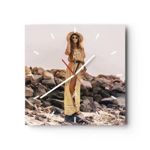 Reloj de pared - Reloj de vidrio - Una mujer con estilo boho sobre un fondo de playa rocosa. - 30x30cm - La magia de las piedras - Decoración de pared moderna para salón y dormitorio ARTTOR