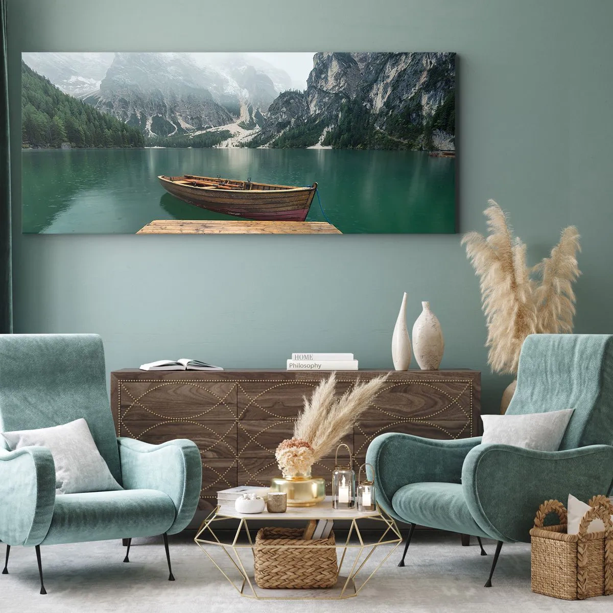 Cuadro sobre lienzo - Impresión de Imagen - Un barco de madera en un muelle en un lago rodeado de montañas. - 140x50cm - Paisaje inolvidable - Decoración de pared moderna para salón y dormitorio ARTTOR