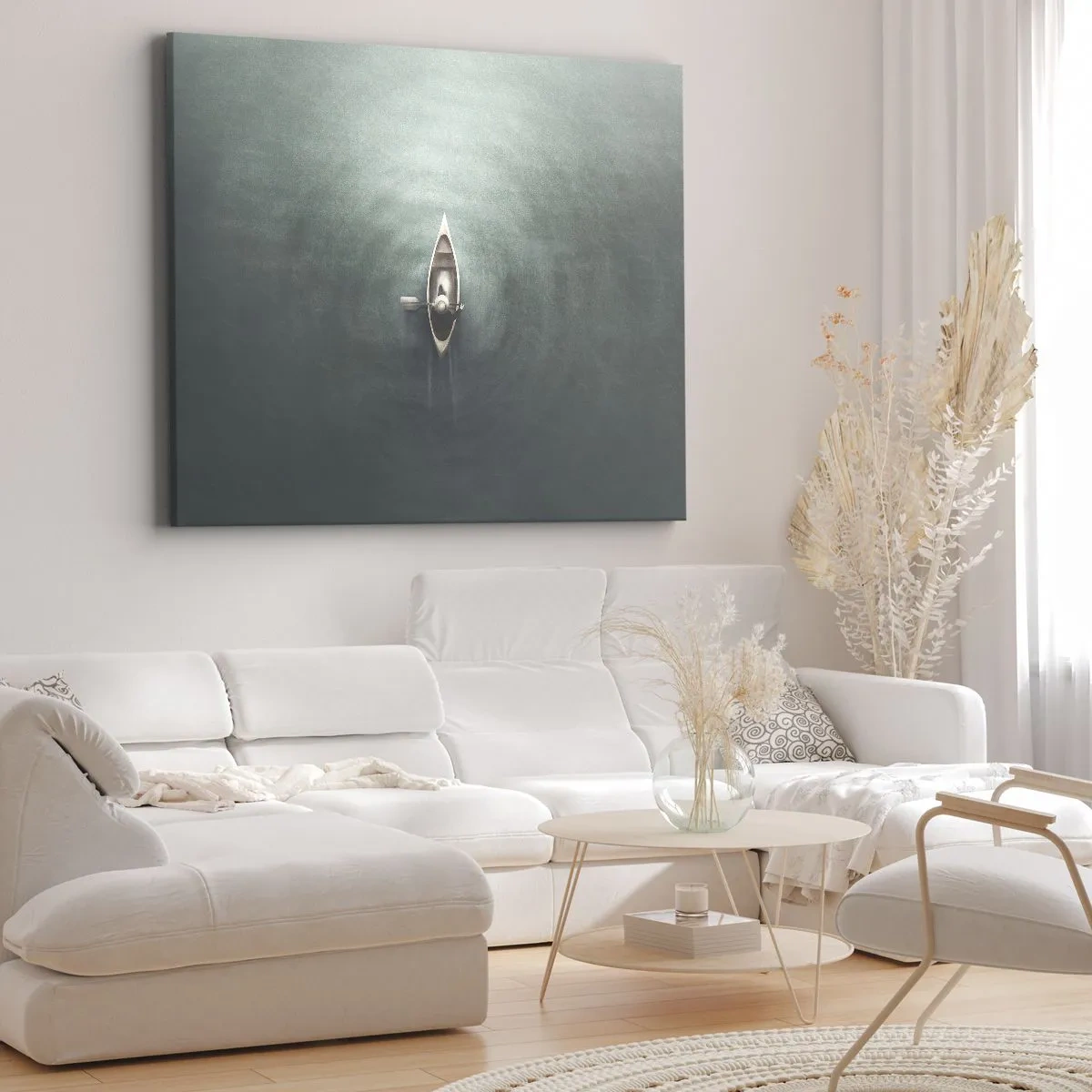 Cuadro sobre lienzo - Impresión de Imagen - Un barco solitario en aguas tranquilas en un entorno minimalista. - 70x50cm - A través de un lago iluminado por la luna - Decoración de pared moderna para salón y dormitorio ARTTOR