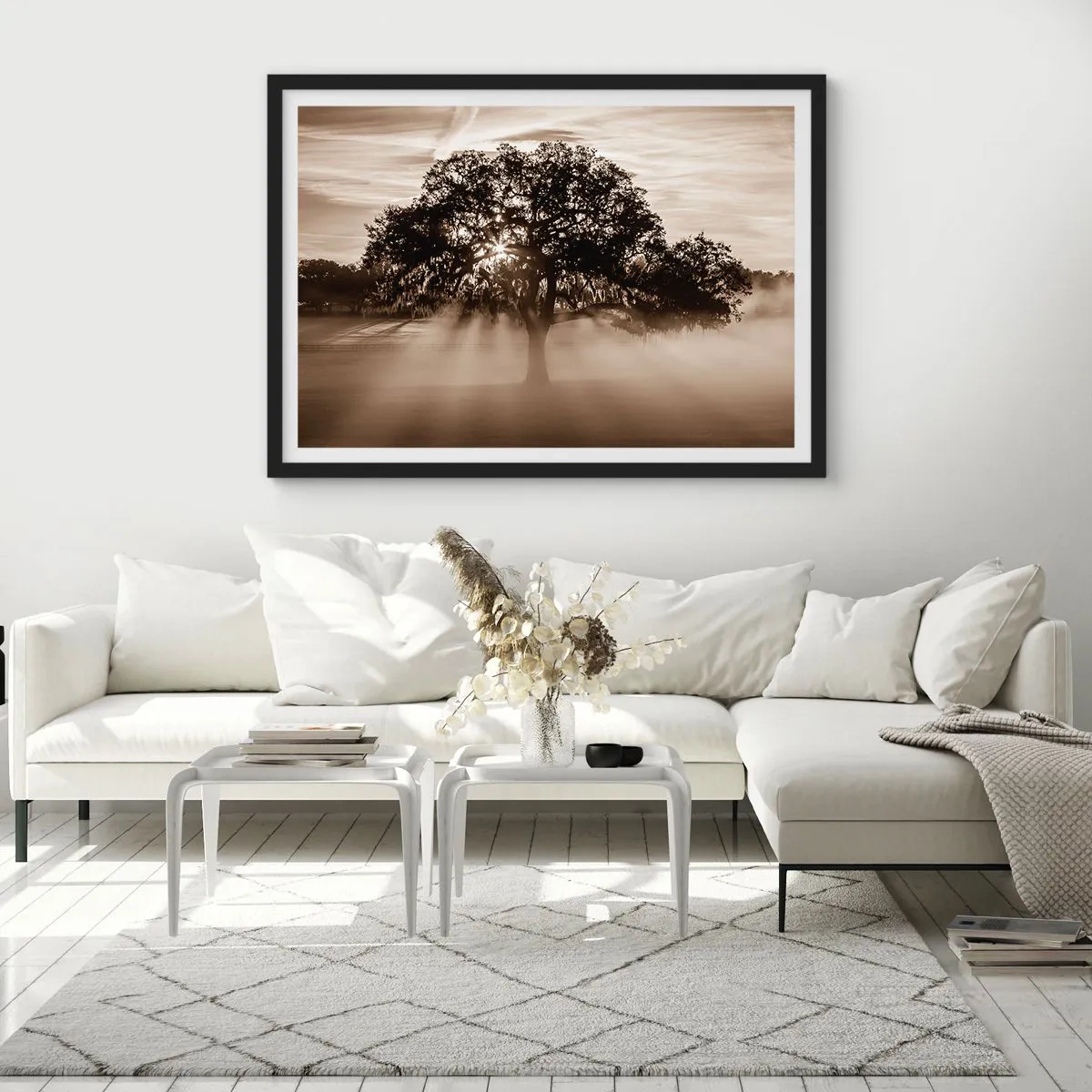 Póster en marco negro - Rayos de sol brillando a través de un árbol solitario. - 70x50cm - Un árbol de buenas noticias  - Decoración de pared moderna para salón y dormitorio ARTTOR