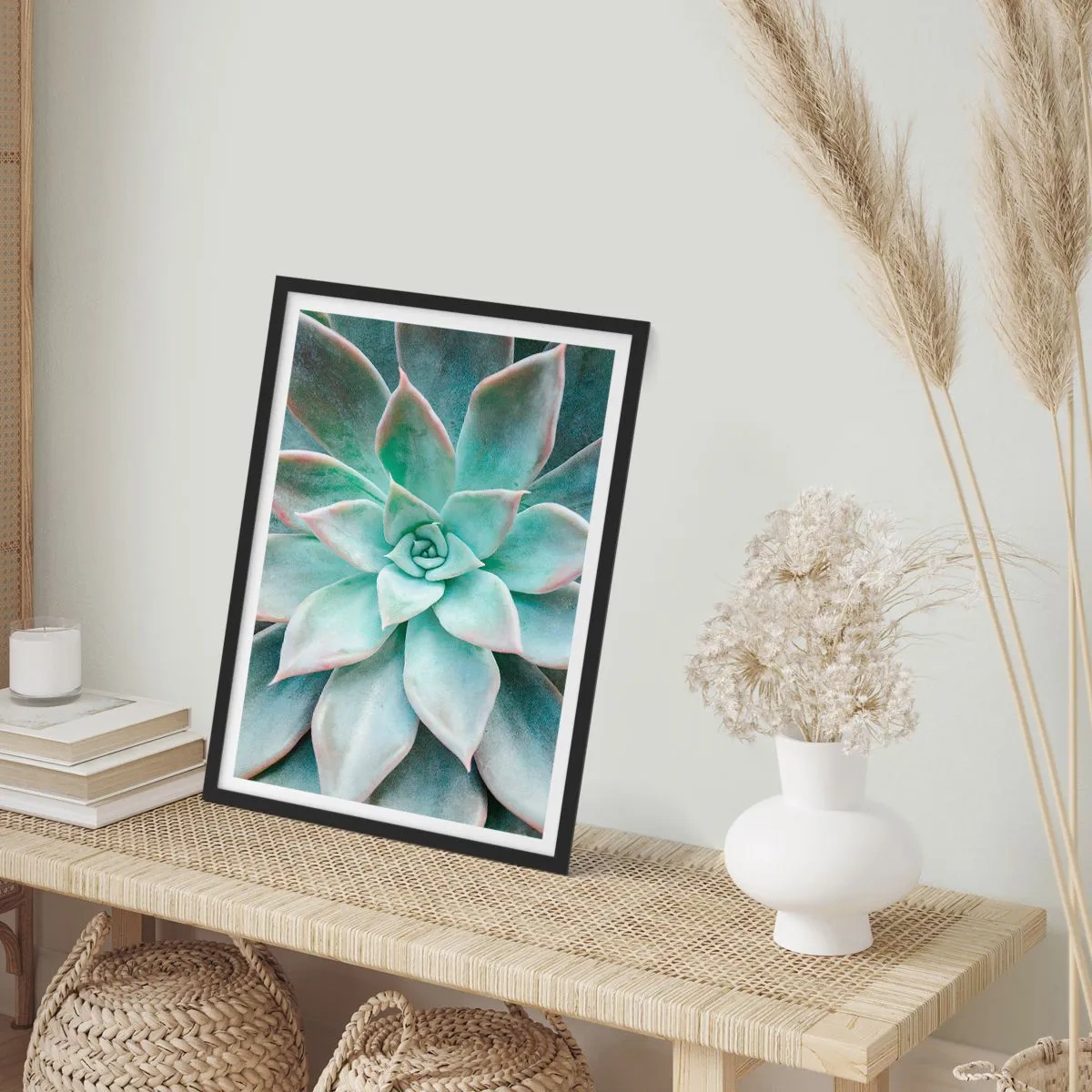 Póster en marco negro - Un primer plano de las hojas simétricas de una suculenta en tonos verdes. - 50x70cm - El corazón del desierto - Decoración de pared moderna para salón y dormitorio ARTTOR