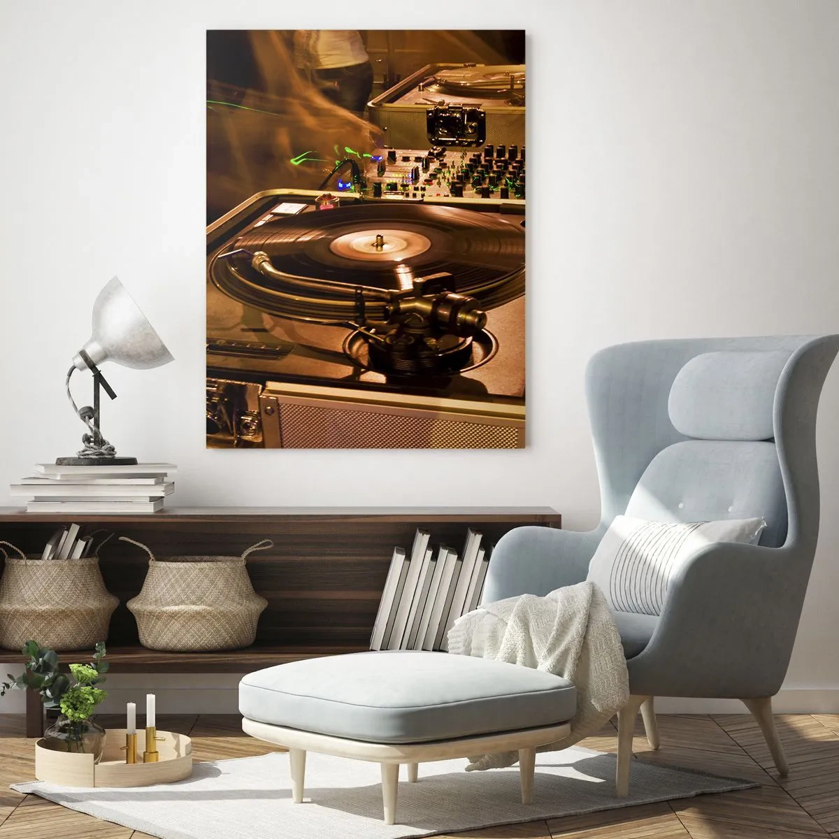 Cuadro sobre vidrio - Impresiones sobre Vidrio - Equipo de DJ con plato giratorio y mezclador durante una fiesta - 80x120cm - ¿Puedes sentir el poder? - Decoración de pared moderna para salón y dormitorio ARTTOR
