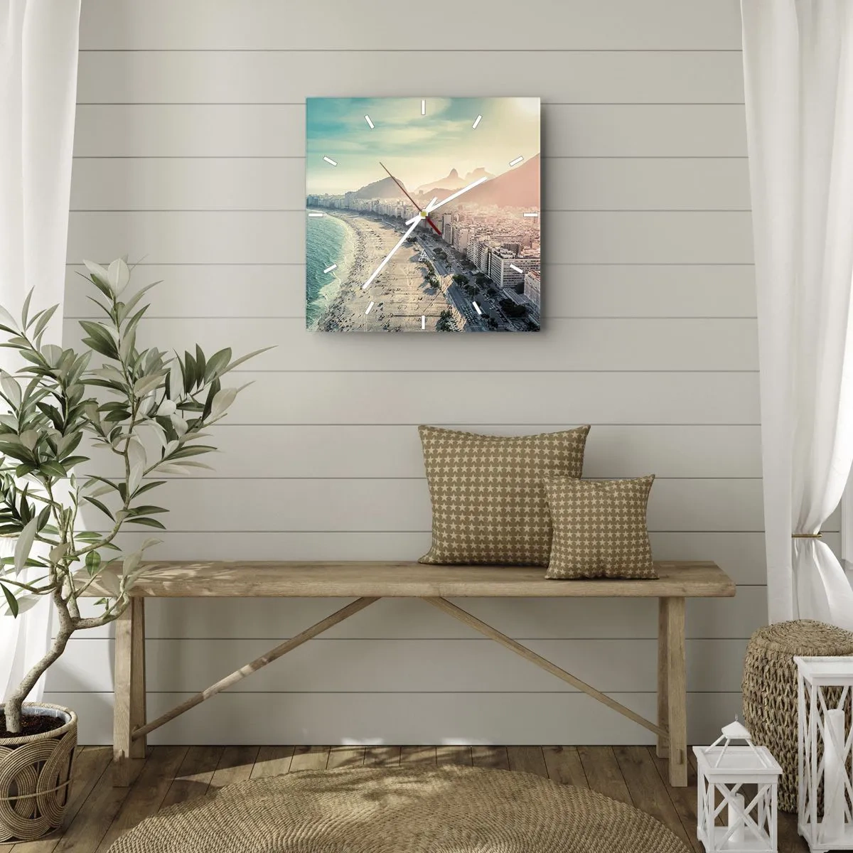 Reloj de pared - Reloj de vidrio - Panorama de la playa de Copacabana con montañas al fondo en Río de Janeiro - 30x30cm - Vacaciones perpetuas en Río - Decoración de pared moderna para salón y dormitorio ARTTOR