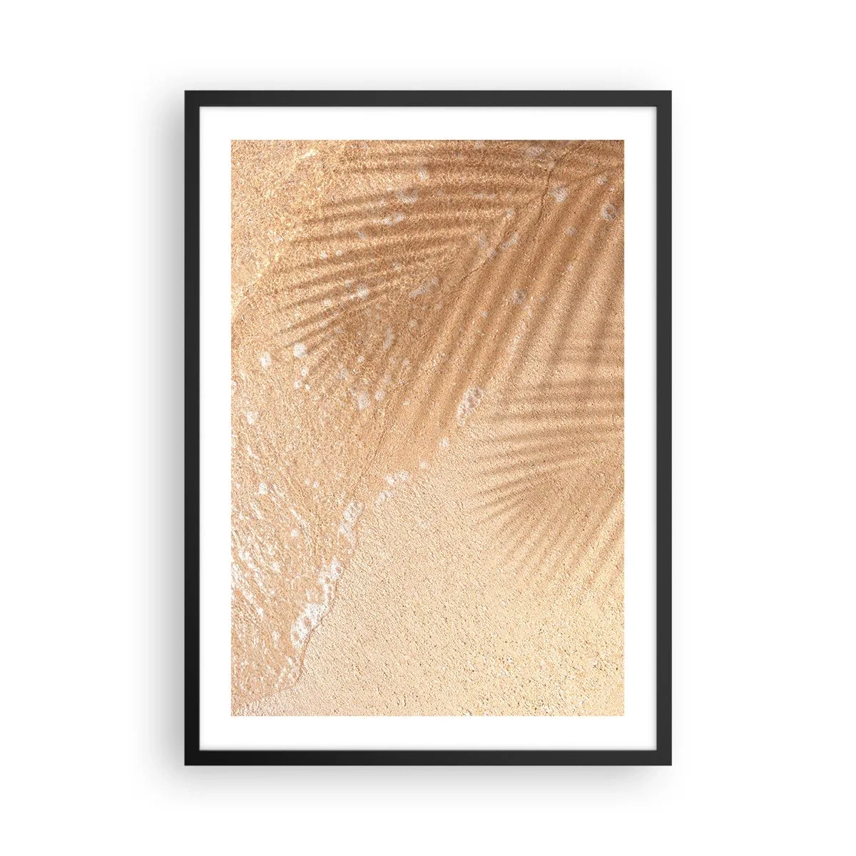 Póster en marco negro - La sombra de las hojas de palmera sobre la arena dorada de la playa. - 50x70cm - La sombra de un verano caluroso - Decoración de pared moderna para salón y dormitorio ARTTOR