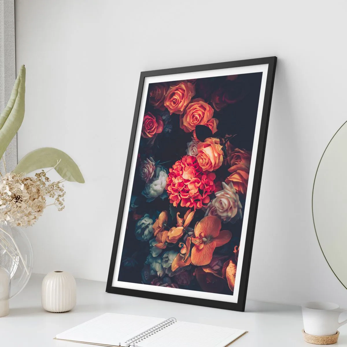 Póster en marco negro - Una composición de flores oscuras con un toque de estética barroca. - 50x70cm - Como los maestros holandeses - Decoración de pared moderna para salón y dormitorio ARTTOR