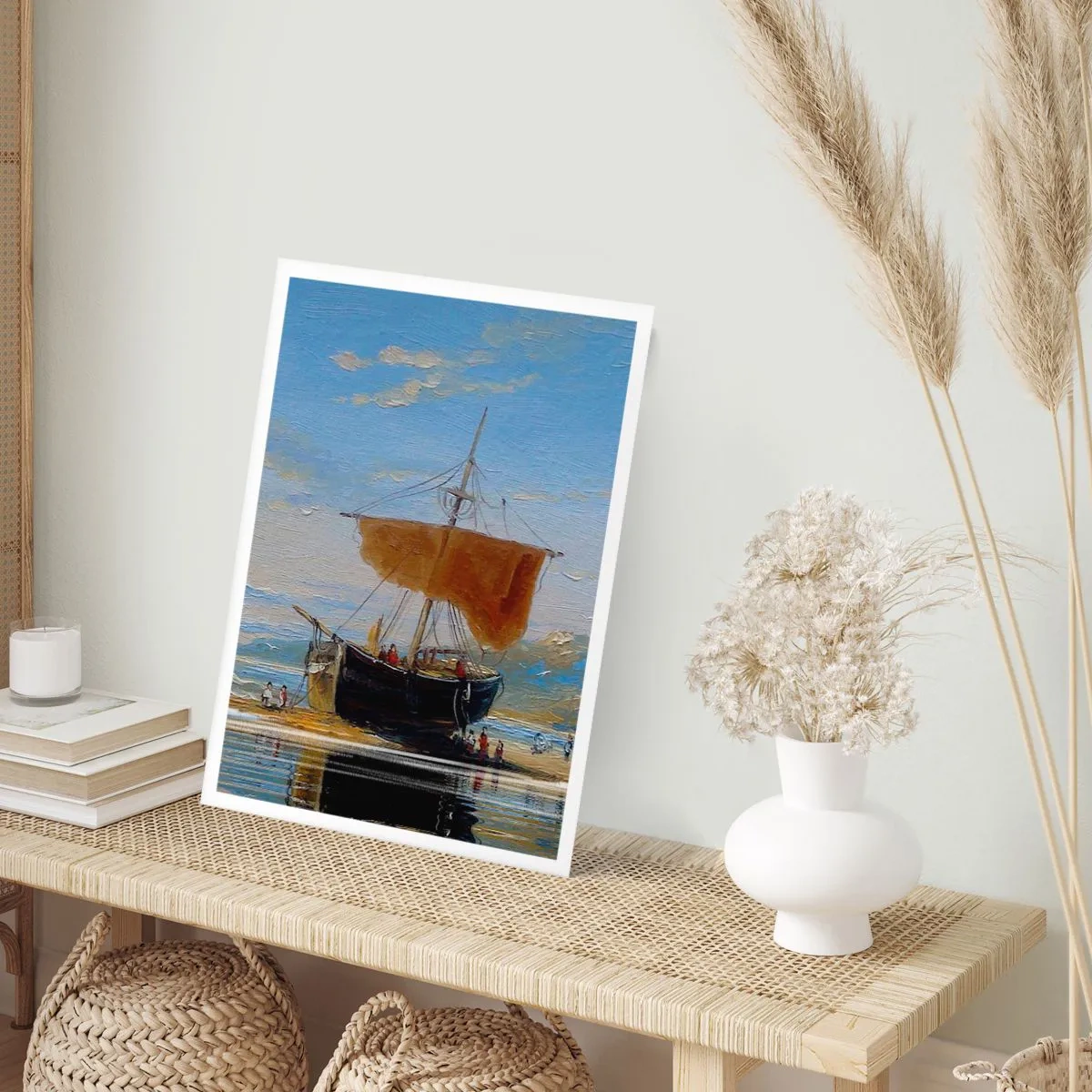 Póster - Un velero tradicional en la orilla con su reflejo en el agua. - 50x70cm - Agua, tierra, aire - Decoración de pared moderna para salón y dormitorio ARTTOR