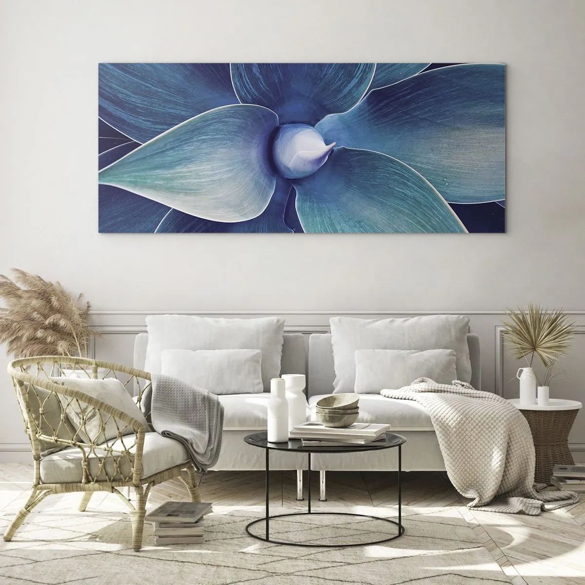 Cuadro sobre vidrio - Impresiones sobre Vidrio - Primer plano de una flor abstracta en tonos azules. - 140x50cm - Azul del cielo - Decoración de pared moderna para salón y dormitorio ARTTOR