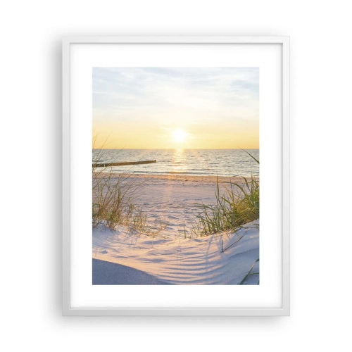 Póster en marco blanco - El sonido del mar, el canto de los pájaros, una playa virgen entre las dunas... - 40x50 cm