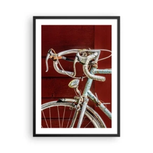 Póster en marco negro - Una vieja bicicleta oxidada contra una pared de madera roja. - 50x70cm - Creada para las victorias - Decoración de pared moderna para salón y dormitorio ARTTOR