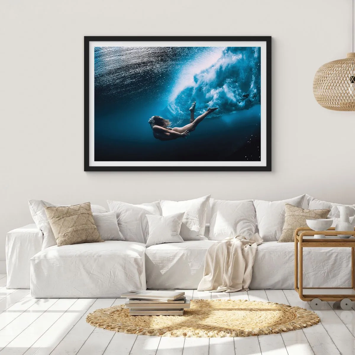 Póster en marco negro - Una sirena contemporánea - 91x61 cm