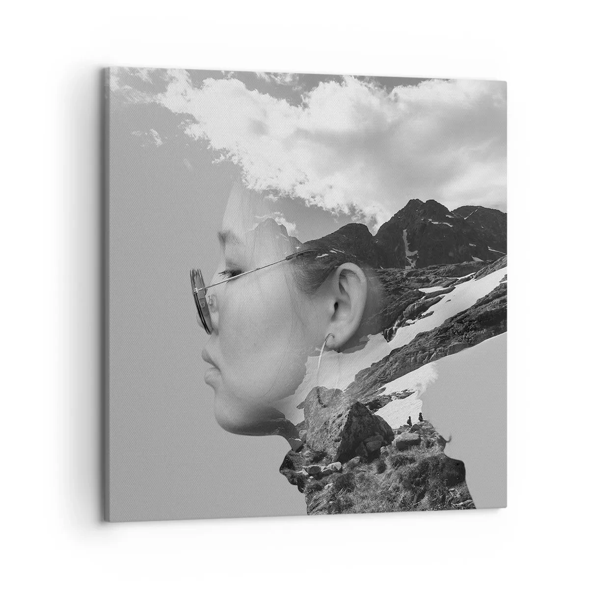 Cuadro sobre lienzo - Impresión de Imagen - Retrato sobre montañas y nubes - 50x50 cm