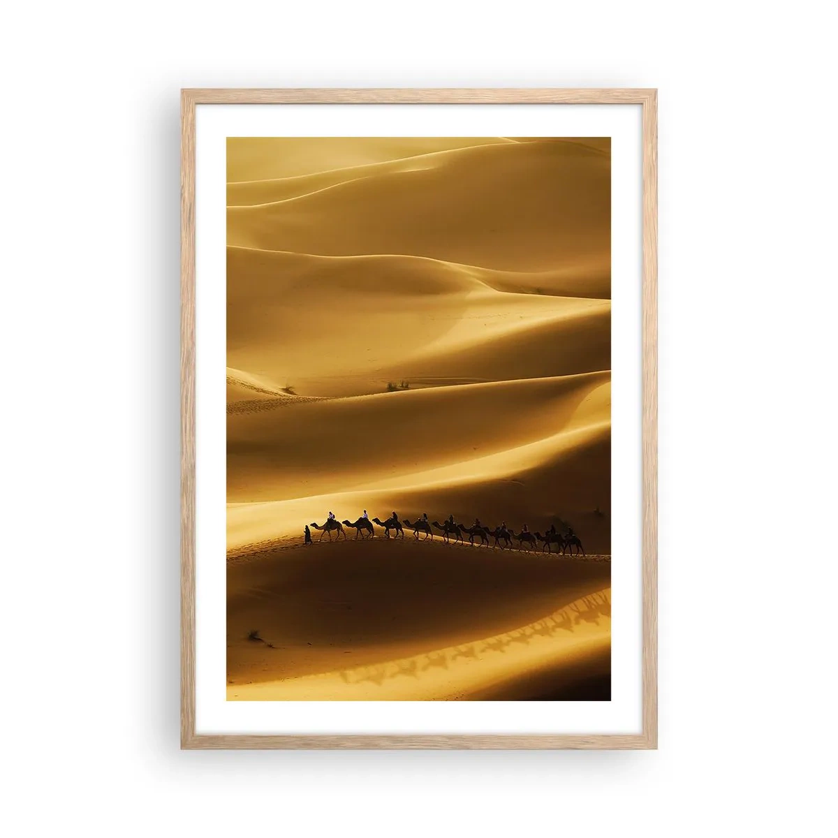 Póster en marco roble claro - Caravana sobre las olas del desierto - 50x70 cm
