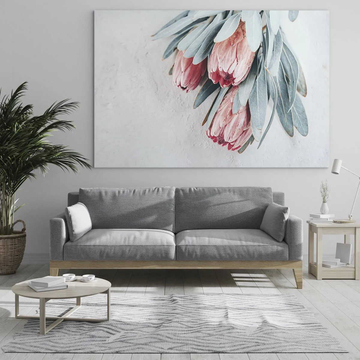 Cuadro sobre vidrio - Impresiones sobre Vidrio - Tres flores de protea pastel con hojas sobre un fondo claro. - 70x50cm - Avergonzada de su propia belleza - Decoración de pared moderna para salón y dormitorio ARTTOR