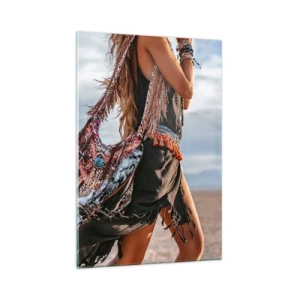 Cuadro sobre vidrio - Impresiones sobre Vidrio - Una mujer con estilo boho con detalles de plumas y joyas. - 70x100cm - La chamana - Decoración de pared moderna para salón y dormitorio ARTTOR