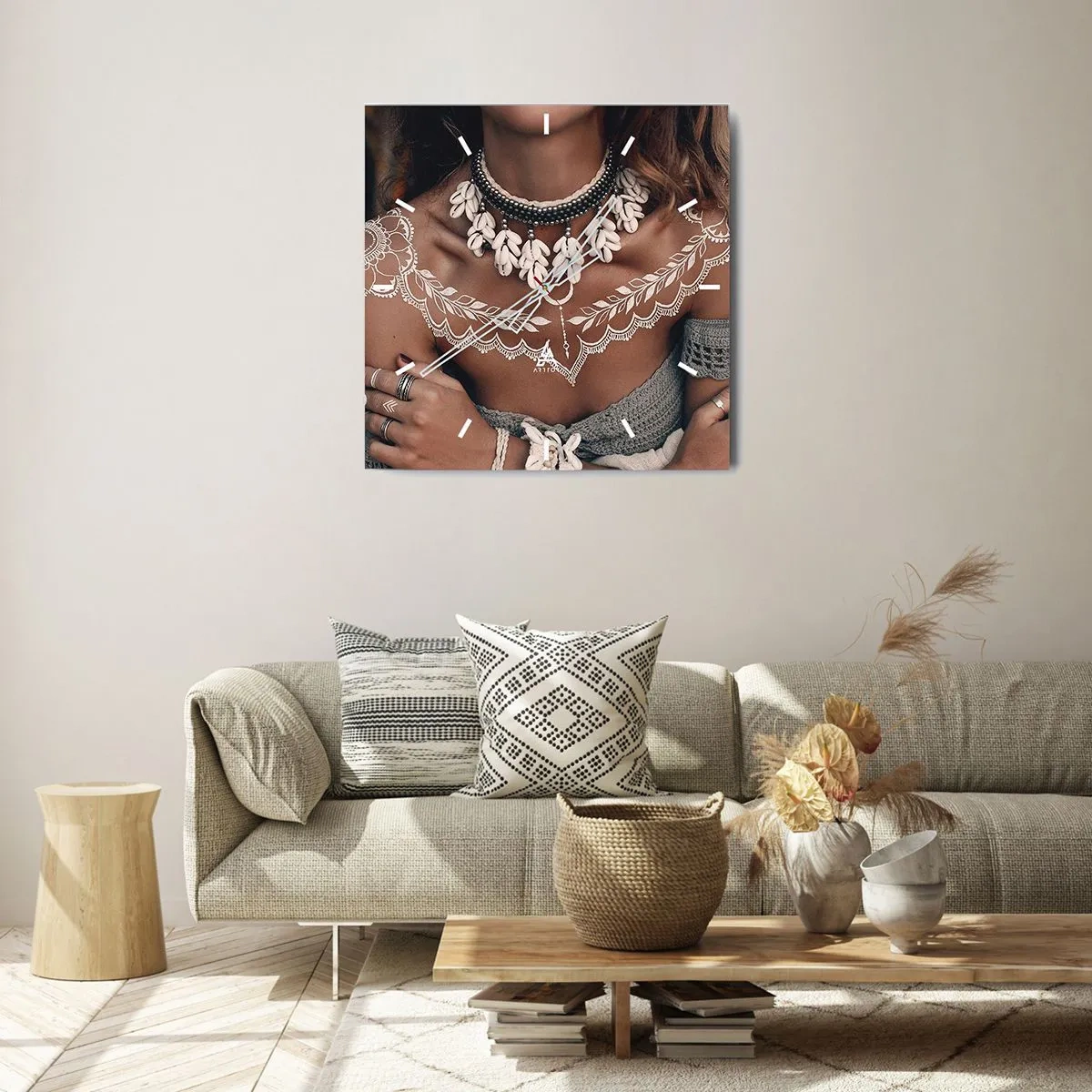 Reloj de pared - Reloj de vidrio - Estilo boho con joyas de conchas y patrón de encaje. - 30x30cm - Talismanes, rituales de feminidad - Decoración de pared moderna para salón y dormitorio ARTTOR