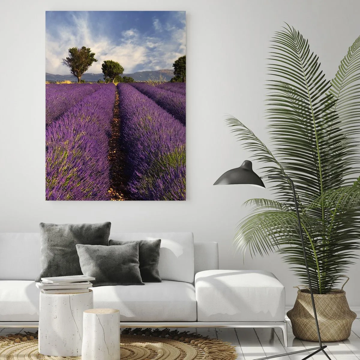 Cuadro sobre vidrio - Impresiones sobre Vidrio - Un campo de lavanda con árboles y un fondo de montañas. - 50x70cm - Campos de lavanda - Decoración de pared moderna para salón y dormitorio ARTTOR