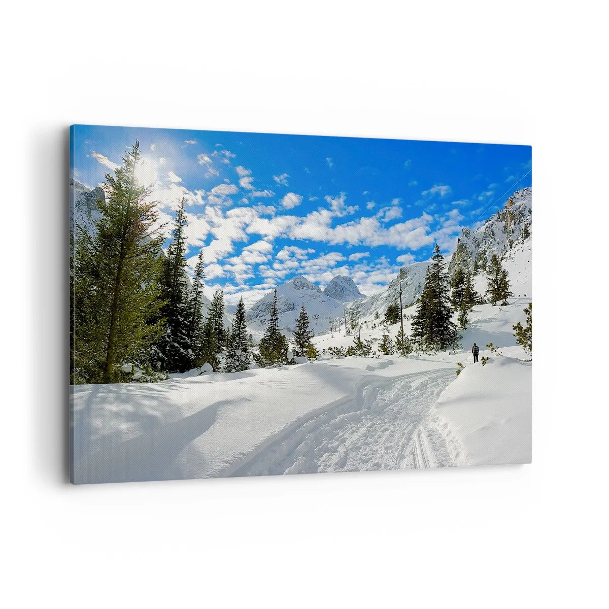 Cuadro sobre lienzo - Impresión de Imagen - Paisaje invernal de montaña con un bosque y un camino en la nieve. - 100x70cm - Nieve y sol - Decoración de pared moderna para salón y dormitorio ARTTOR