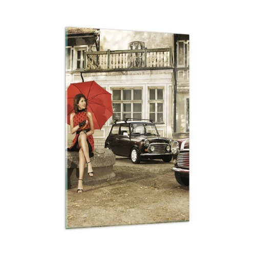 Cuadro sobre vidrio - Impresiones sobre Vidrio - Mujer con un paraguas rojo junto a coches clásicos - 80x120cm - Un mini viaje sentimental - Decoración de pared moderna para salón y dormitorio ARTTOR