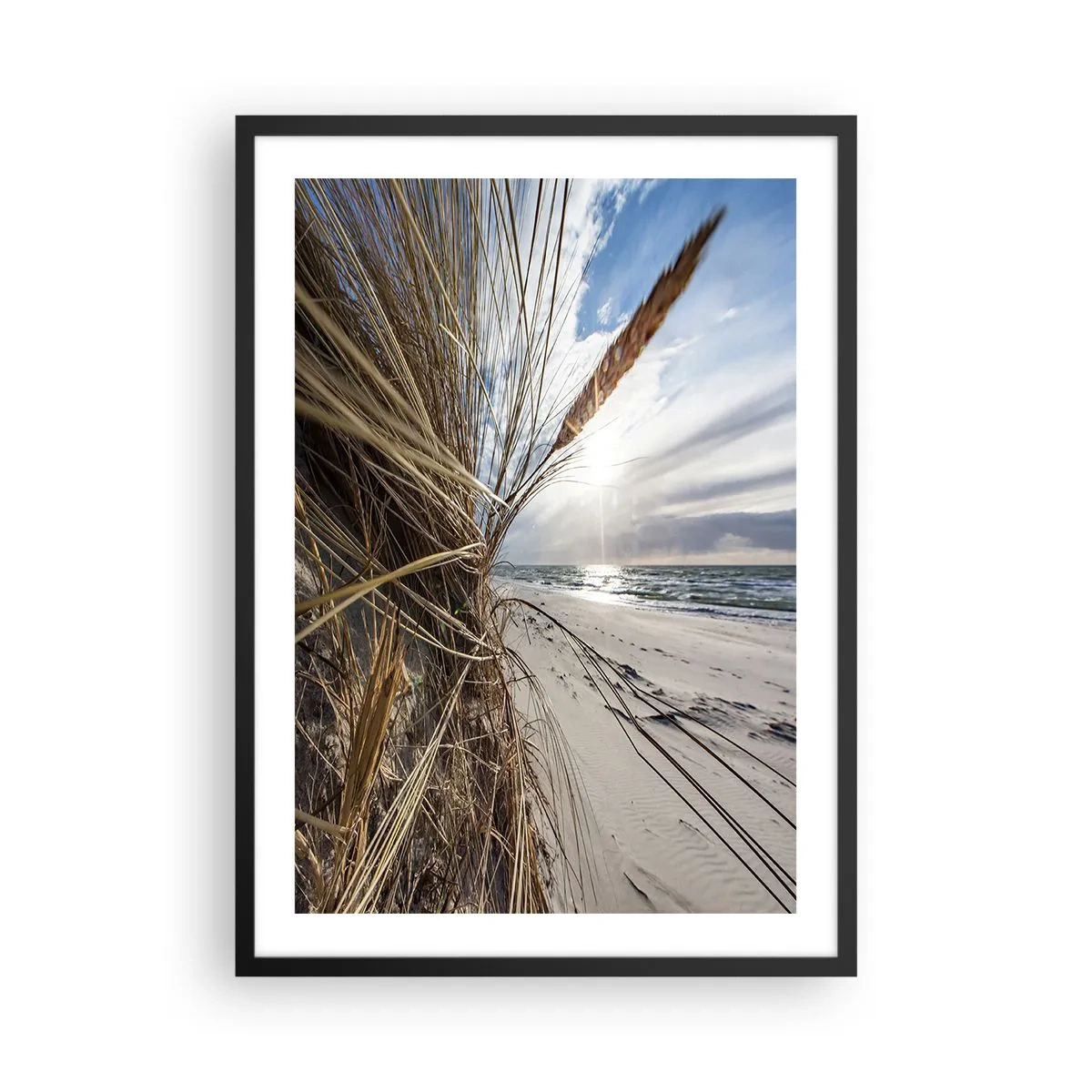 Póster en marco negro - Playa con vistas al mar y césped al sol. - 50x70cm - Una reunión de los elementos - Decoración de pared moderna para salón y dormitorio ARTTOR