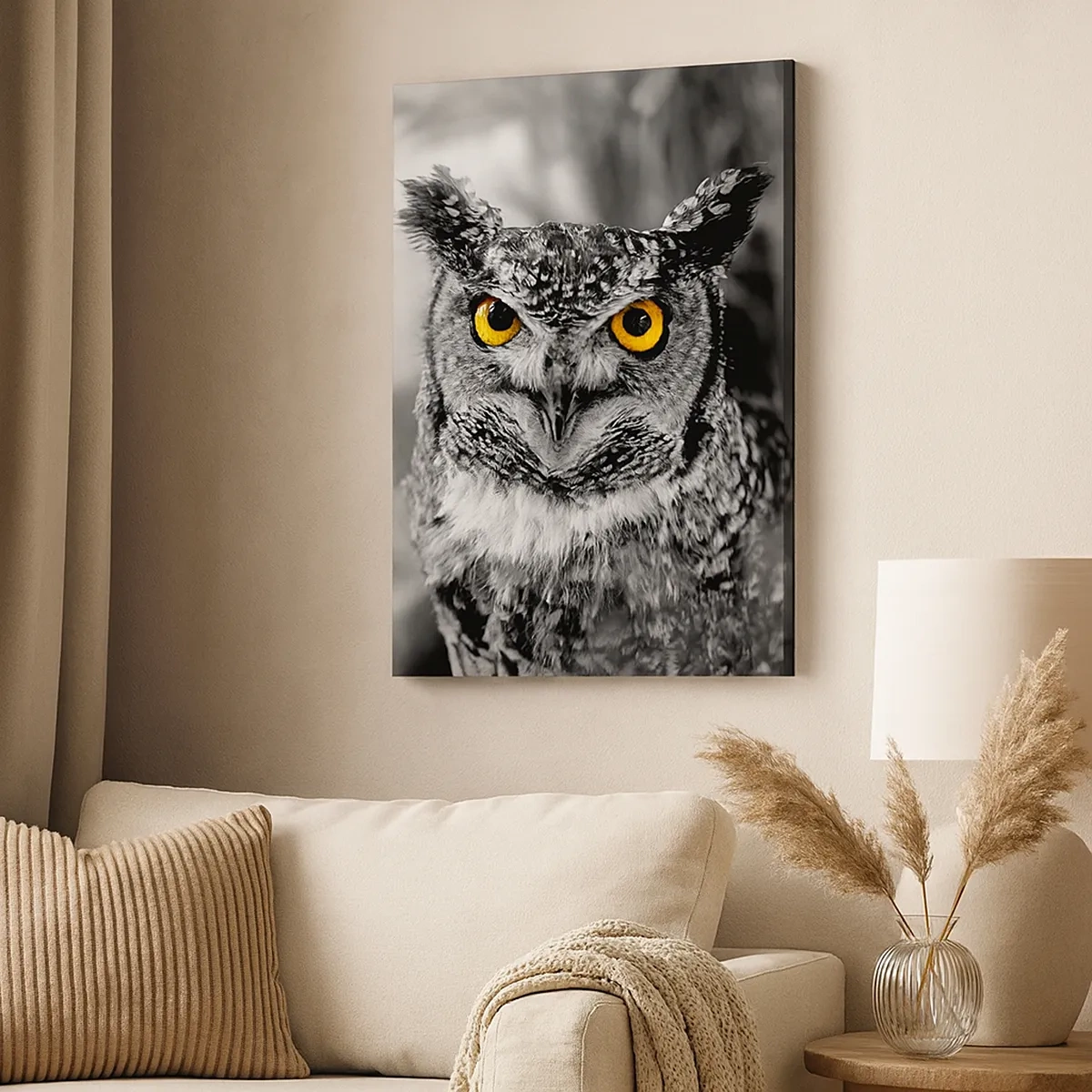 Cuadro sobre lienzo - Impresión de Imagen - Una fotografía en blanco y negro de un búho con ojos amarillos. - 50x70cm - Nada se puede ocultar - Decoración de pared moderna para salón y dormitorio ARTTOR