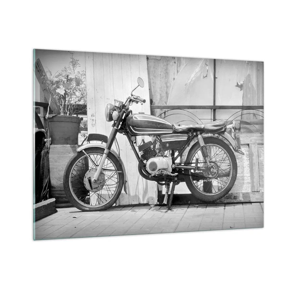 Cuadro sobre vidrio - Impresiones sobre Vidrio - Una motocicleta de estilo retro apoyada contra una pared de madera. - 100x70cm - Los clásicos por encima de todo - Decoración de pared moderna para salón y dormitorio ARTTOR
