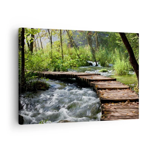 Cuadro sobre lienzo - Impresión de Imagen - Un puente de madera sobre un arroyo caudaloso rodeado por el verdor del bosque. - 70x50cm - Sobre una cascada de espuma - Decoración de pared moderna para salón y dormitorio ARTTOR
