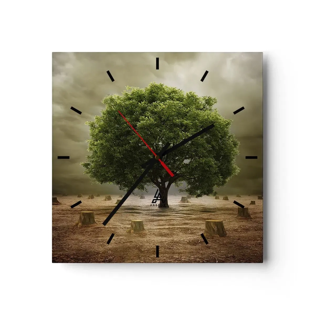 Reloj de pared - Reloj de vidrio - Un árbol verde rodeado de troncos talados contra un cielo nublado. - 30x30cm - La esperanza - Decoración de pared moderna para salón y dormitorio ARTTOR