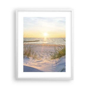 Póster en marco blanco - El sonido del mar, el canto de los pájaros, una playa virgen entre las dunas... - 40x50 cm