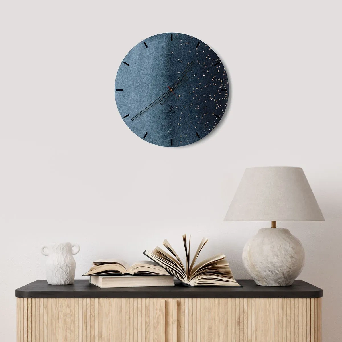 Reloj de pared - Reloj de vidrio - Textura azul marino con pequeños puntos dorados. - 30x30cm - Composición - fases azules - Decoración de pared moderna para salón, cocina y dormitorio ARTTOR