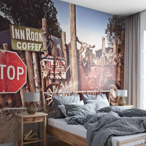 Fotomural Premium Sand - Letreros y decoraciones rústicas occidentales en una valla de madera - 100x70cm - Y el tiempo se detuvo - Decoración de pared moderna para salón y dormitorio ARTTOR