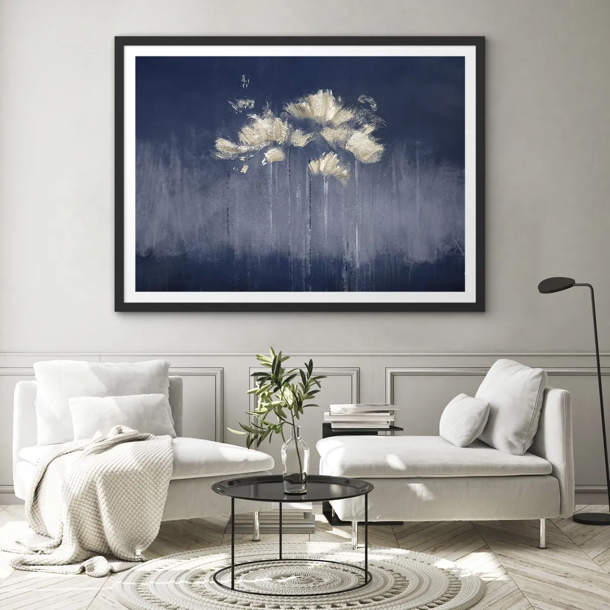 Póster en marco negro - Delicadas flores sobre fondo azul. - 70x50cm - Como pétalos al viento - Decoración de pared moderna para salón y dormitorio ARTTOR