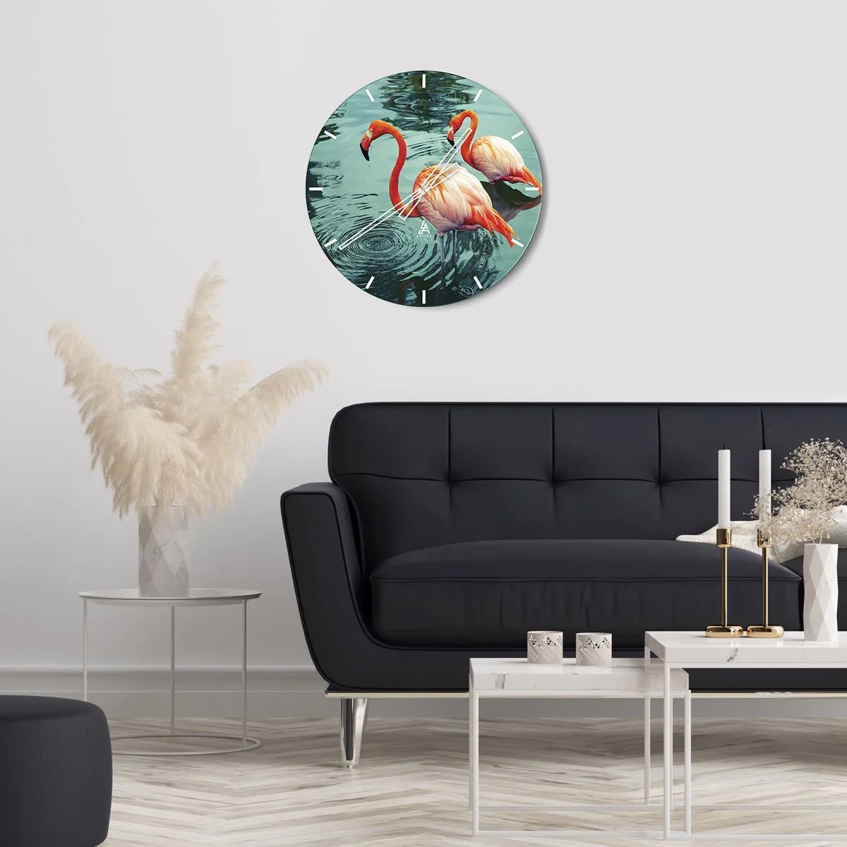 Reloj de pared - Reloj de vidrio - Dos flamencos en el agua con su reflejo en la superficie tranquila. - 30x30cm - Estamos de moda - Decoración de pared moderna para salón, cocina y dormitorio ARTTOR