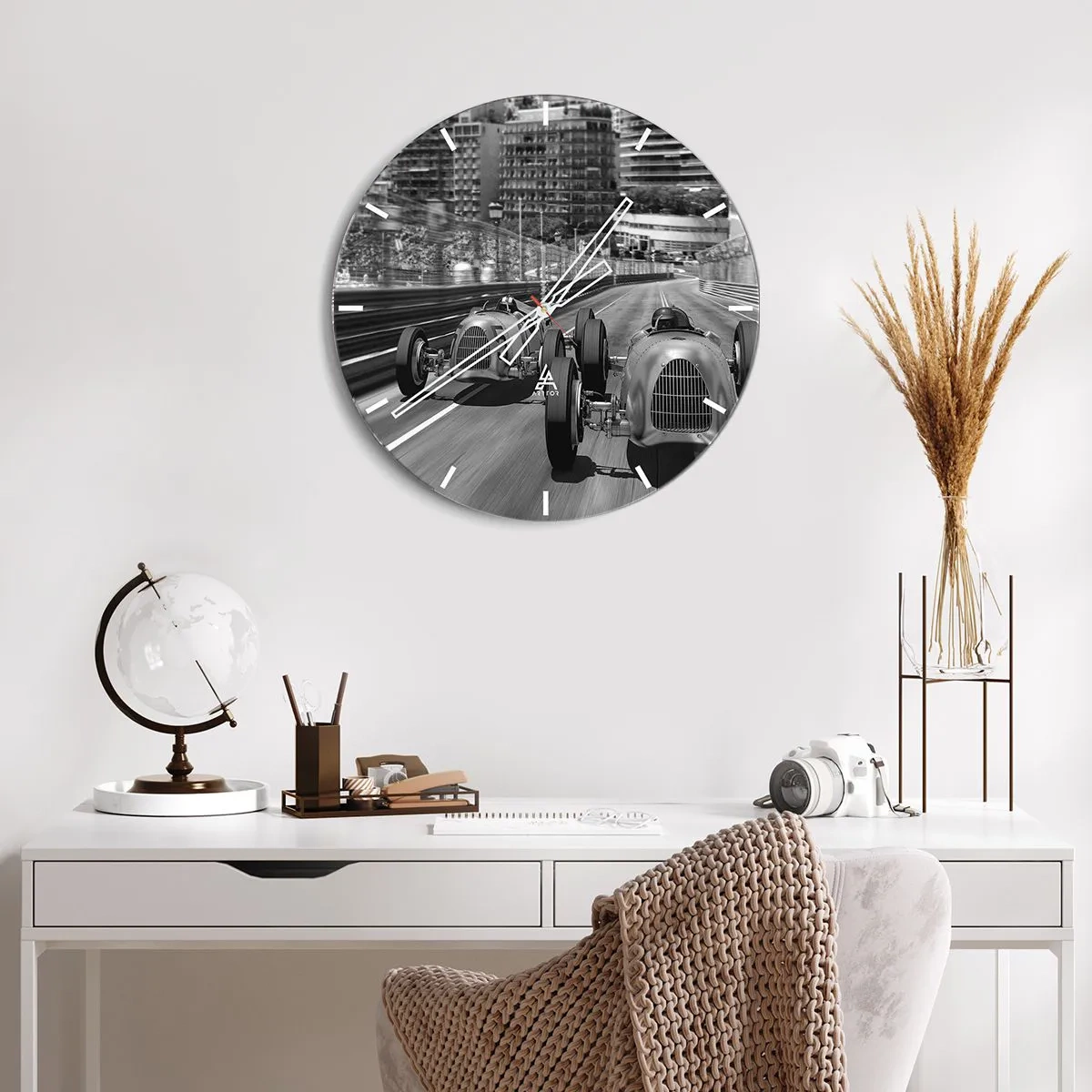 Reloj de pared - Reloj de vidrio - Carrera de coches clásicos en las calles de Montecarlo - 30x30cm - Érase una vez en Montecarlo - Decoración de pared moderna para salón, cocina y dormitorio ARTTOR