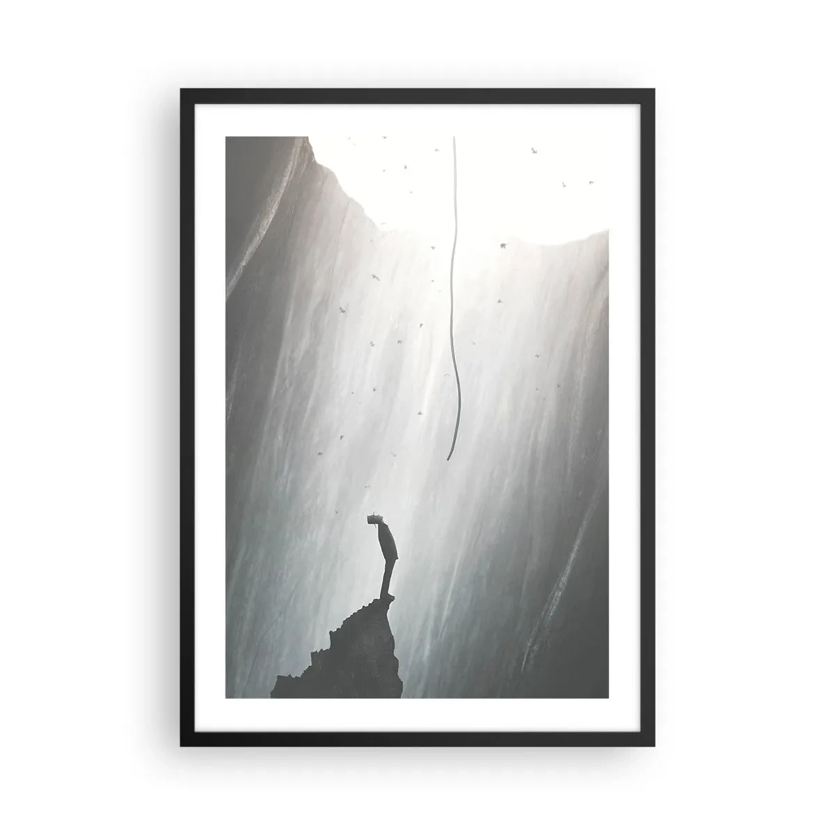 Póster en marco negro - Una figura al borde de un acantilado a la luz del abismo. - 50x70cm - Siempre hay una salida - Decoración de pared moderna para salón y dormitorio ARTTOR