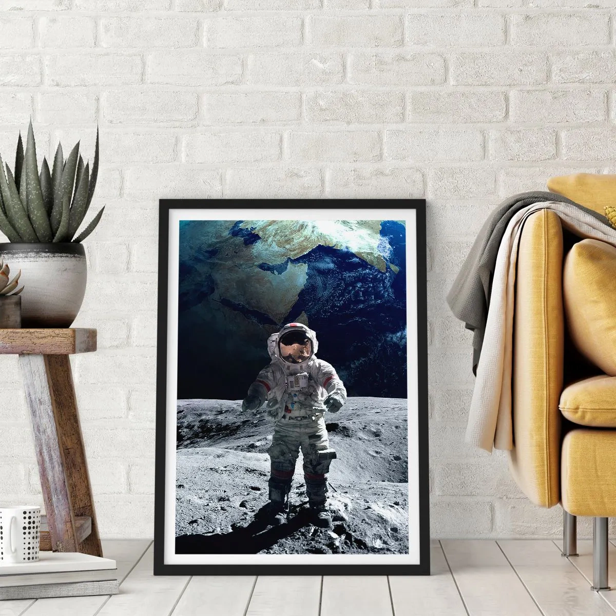 Póster en marco negro - Astronauta en la superficie de la luna - 50x70cm - Saludos desde la Luna - Decoración de pared moderna para salón y dormitorio ARTTOR