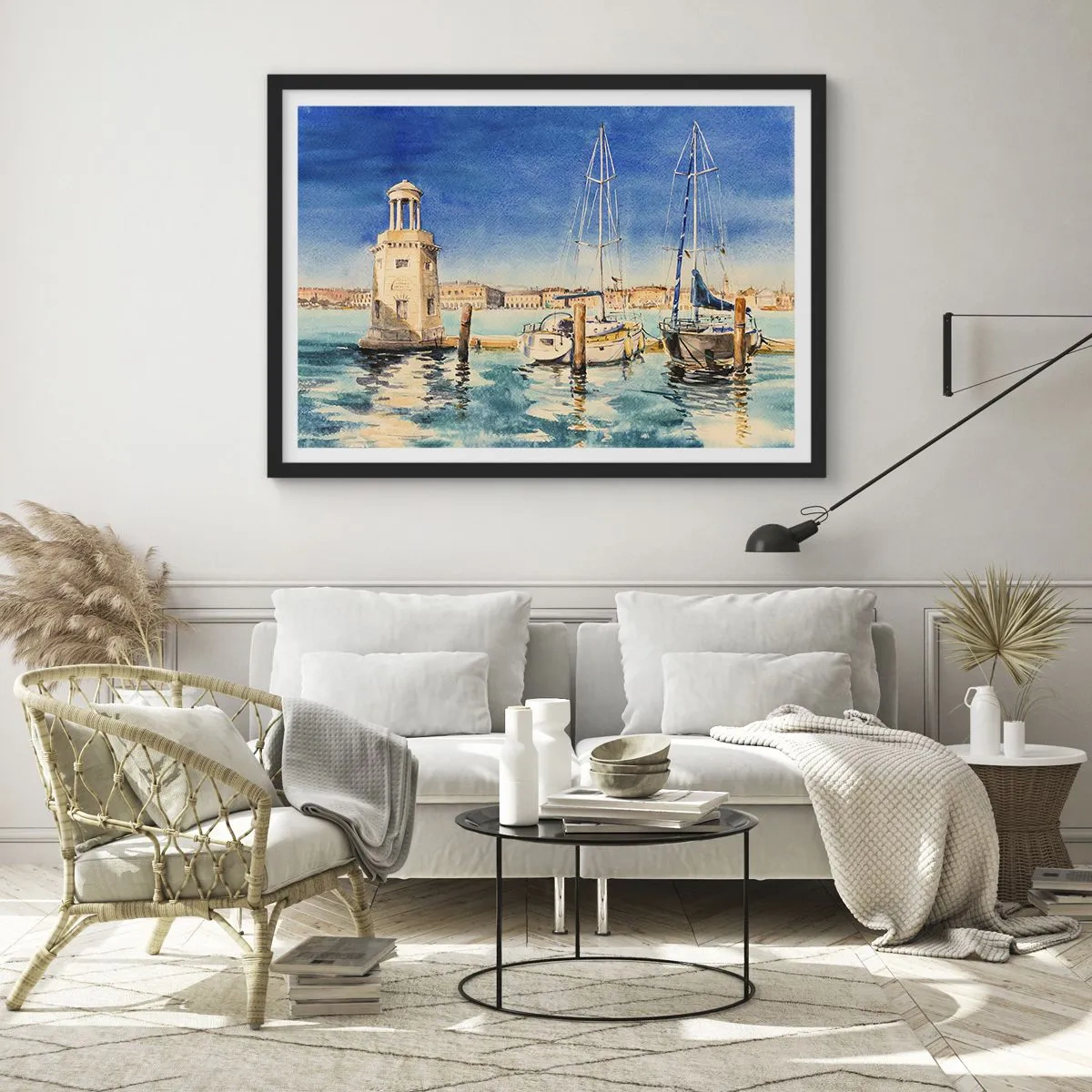 Póster en marco negro - Puerto deportivo con barcos con el fondo de una laguna azul - 70x50cm - Laguna soleada - Decoración de pared moderna para salón y dormitorio ARTTOR