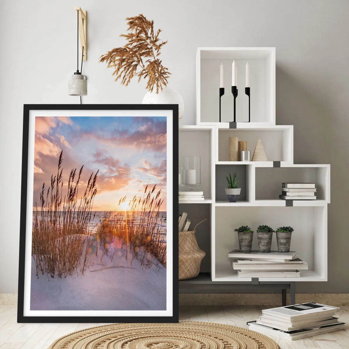 Póster en marco negro - Las hierbas de las dunas iluminadas por los rayos del sol poniente. - 50x70cm - Adiós al sol y al viento - Decoración de pared moderna para salón y dormitorio ARTTOR