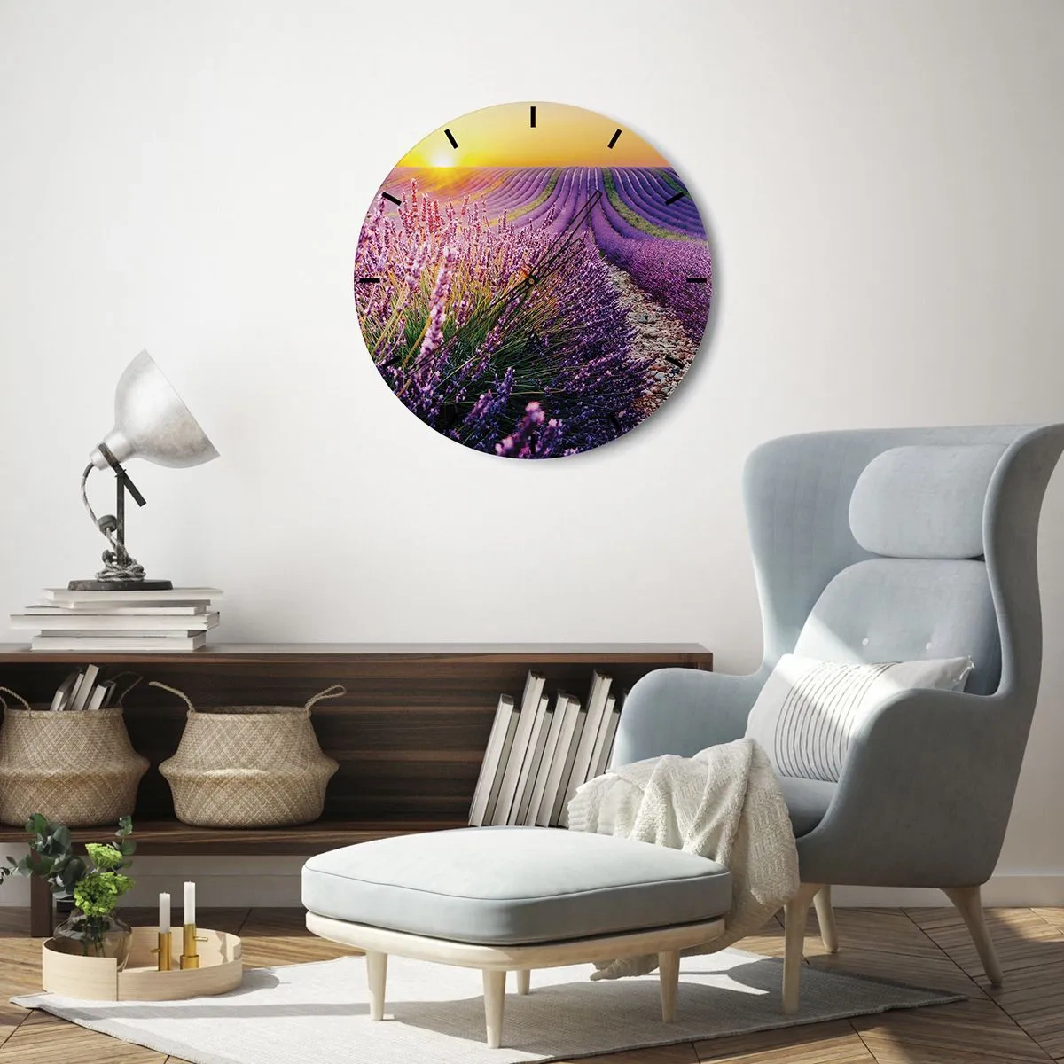 Reloj de pared - Reloj de vidrio - Campo de lavanda al atardecer con un camino rocoso. - 30x30cm - Pradera fragante - Decoración de pared moderna para salón, cocina y dormitorio ARTTOR