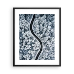 Póster en marco negro - A través de un bosque invernal - 40x50 cm
