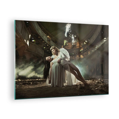 Cuadro sobre vidrio - Impresiones sobre Vidrio - Una figura de ángel sosteniendo a una mujer en las ruinas de un edificio. - 70x50cm - El espíritu del viejo teatro - Decoración de pared moderna para salón y dormitorio ARTTOR