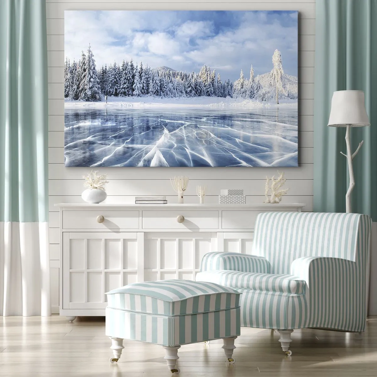 Cuadro sobre lienzo - Impresión de Imagen - Un lago congelado rodeado de un bosque cubierto de nieve. - 70x50cm - Vista deslumbrante y cristalina - Decoración de pared moderna para salón y dormitorio ARTTOR