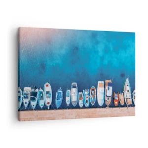 Cuadro sobre lienzo - Impresión de Imagen - Barcos amarrados en la orilla contra el agua azul. - 70x50cm - En fila y a la espera - Decoración de pared moderna para salón y dormitorio ARTTOR