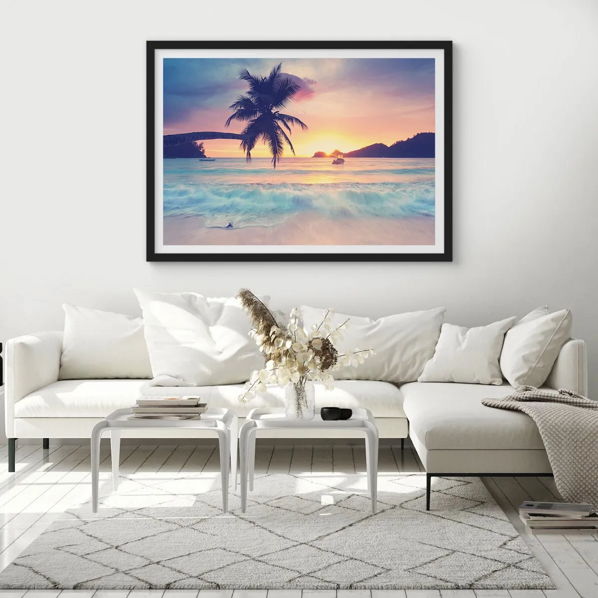 Póster en marco negro - Playa con palmera y puesta de sol sobre el océano. - 70x50cm - Atardecer en la bahía - Decoración de pared moderna para salón y dormitorio ARTTOR