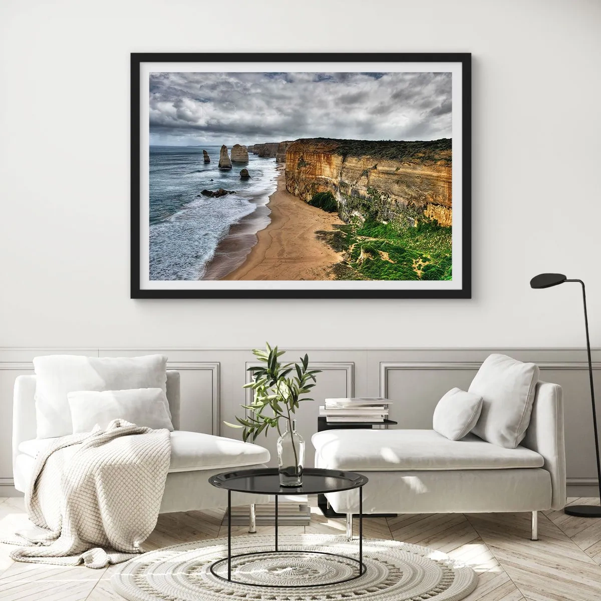Póster en marco negro - Costa de acantilados con playa y formaciones rocosas - 70x50cm - Belleza en bruto - Decoración de pared moderna para salón y dormitorio ARTTOR