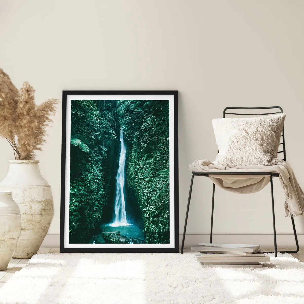 Póster en marco negro - Cascada en la selva tropical - 50x70cm - Balneario tropical - Decoración de pared moderna para salón y dormitorio ARTTOR